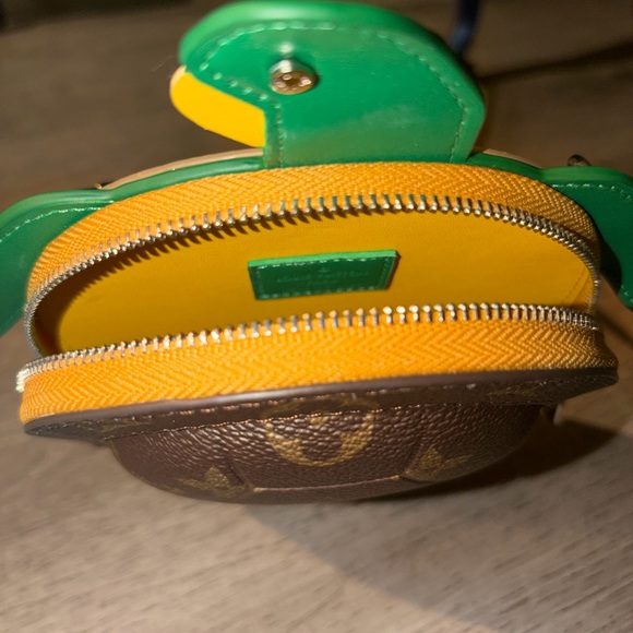 LV classic & reverse Monogram Green Sea Turtle Bag + adjustable Crossbody strap - Picture 9 of 10